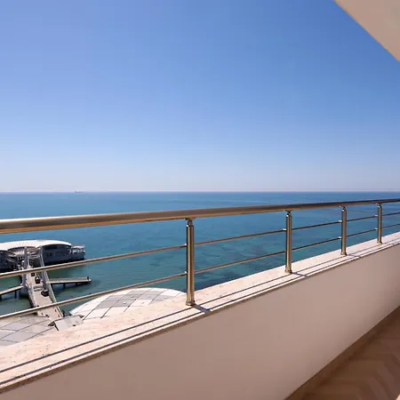 Grandstay Sea Penthouse Lägenhet Durrës
